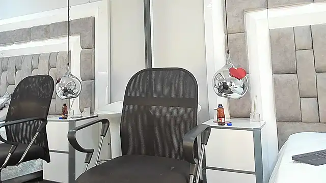 Snapshot of Austin_Reedss chatting on 02.24.26 Austin Reedss online show from 02.24.26