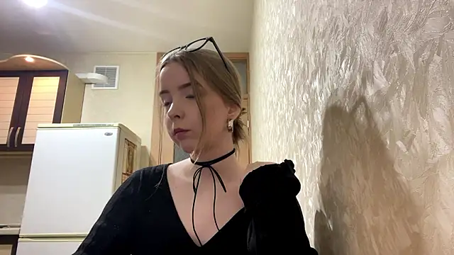 Snapshot of HillaryZelek chatting on 02.28.26 HillaryZelek online show from 02.28.26