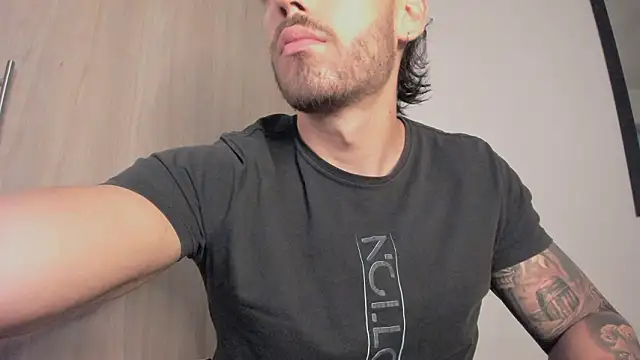 Snapshot of Axel__Blaze chatting on 03.04.26 Axel Blaze online show from 03.04.26