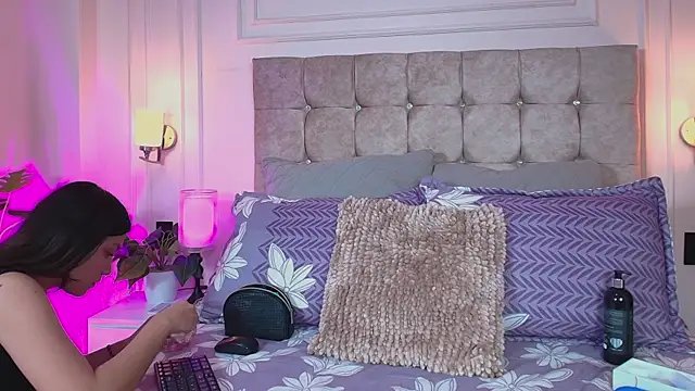 gabyevans4 online show from 04.17.26