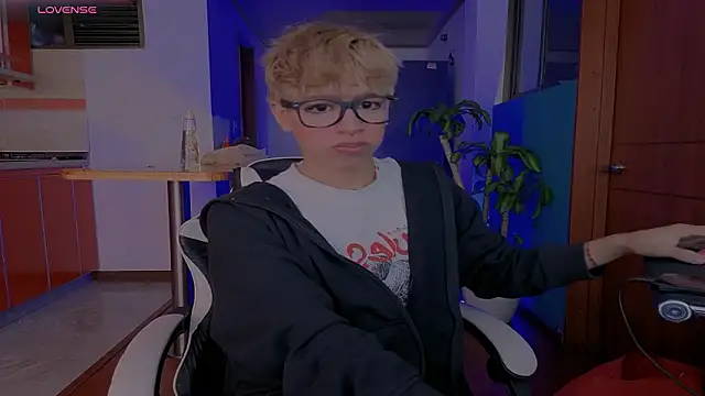 Snapshot of Ryan_sweet chatting on 02.25.26 Ryan sweet online show from 02.25.26