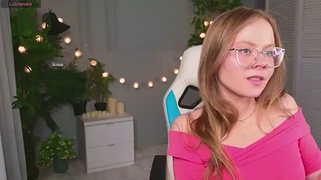 Sophie Peach  online show from 04.13.26