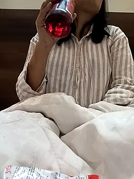 Snapshot of gunnu9 chatting on 02.25.26 gunnu9 online show from 02.25.26