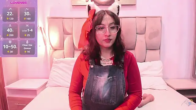 Snapshot of Maddie-LesYoux chatting on 03.25.26 Maddie-LesYoux online show from 03.25.26