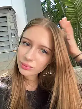 Snapshot of ViviennMur chatting on 03.03.26 ViviennMur online show from 03.03.26