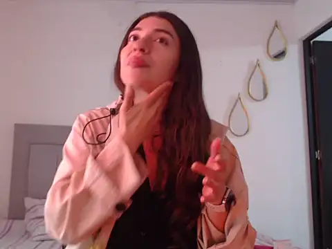 Snapshot of Julietaamado chatting on 06.19.26 Julietaamado online show from 06.19.26