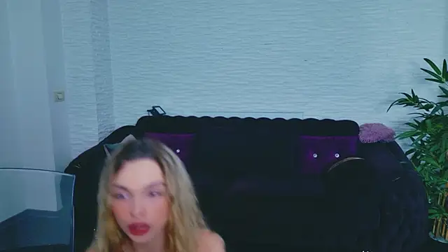 LannaSkyy online show from 04.15.26