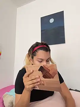 aurora bela online show from 03.26.26