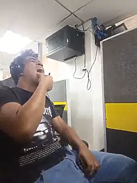 luis230436 online show from 05.28.26