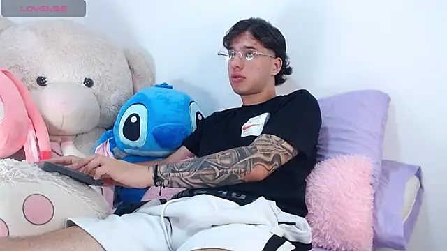 EXCLUSIVE8 online show from 05.26.26