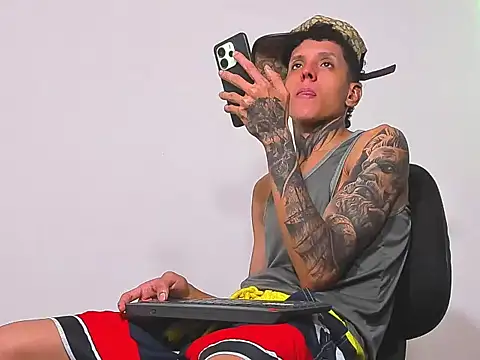 Snapshot of gabriel_reyes21 chatting on 05.19.26 gabriel reyes21 online show from 05.19.26