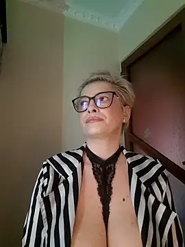 Snapshot of LunaBlaise chatting on 03.16.26 LunaBlaise online show from 03.16.26