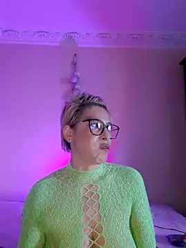 Snapshot of LunaBlaise chatting on 04.09.26 LunaBlaise online show from 04.09.26