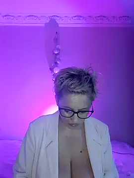 Snapshot of LunaBlaise chatting on 04.10.26 LunaBlaise online show from 04.10.26