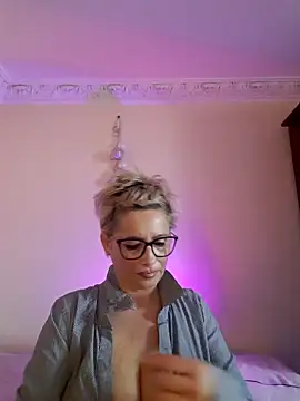 Snapshot of LunaBlaise chatting on 04.12.26 LunaBlaise online show from 04.12.26