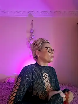 Snapshot of LunaBlaise chatting on 04.18.26 LunaBlaise online show from 04.18.26