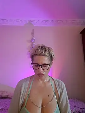 Snapshot of LunaBlaise chatting on 04.25.26 LunaBlaise online show from 04.25.26