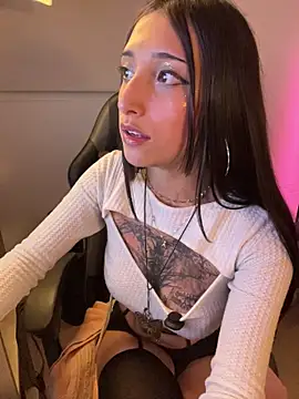 Snapshot of evabellee_ chatting on 03.17.26 evabellee online show from 03.17.26