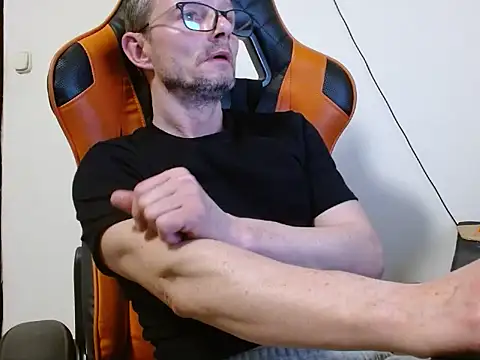 Snapshot of Sokarek chatting on 03.27.26 Sokarek online show from 03.27.26