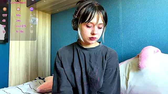 Snapshot of AueshaSimon chatting on 06.19.26 AueshaSimon online show from 06.19.26