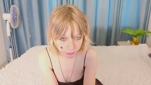 Snapshot of MollySally chatting on 06.04.26 MollySally online show from 06.04.26