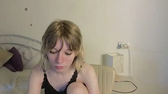 Snapshot of MollySally chatting on 06.11.26 MollySally online show from 06.11.26