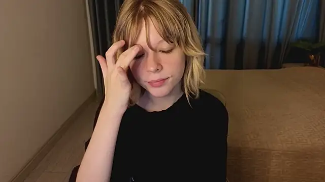 Snapshot of MollySally chatting on 06.18.26 MollySally online show from 06.18.26