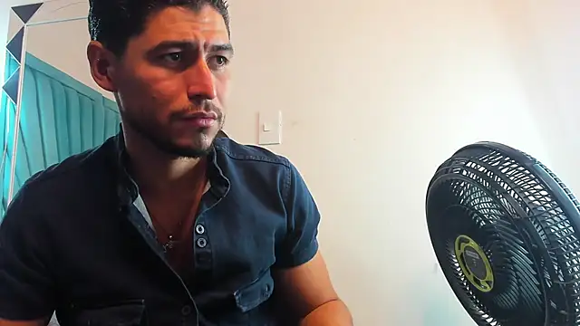 Snapshot of leo_carter chatting on 03.02.26 leo carter online show from 03.02.26