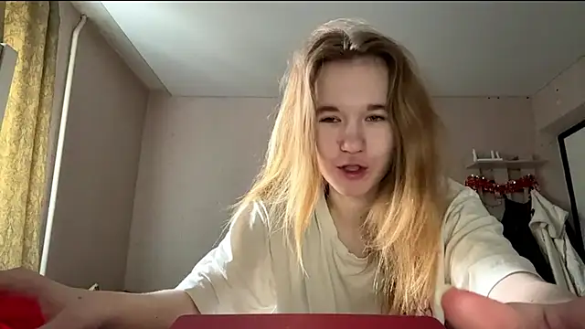 Snapshot of LeomaJee chatting on 04.26.26 LeomaJee online show from 04.26.26