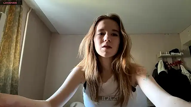 Snapshot of LeomaJee chatting on 05.22.26 LeomaJee online show from 05.22.26