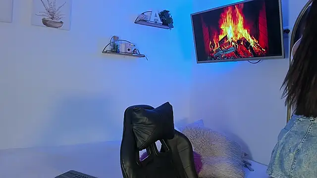 AlaiaRogers online show from 05.06.26