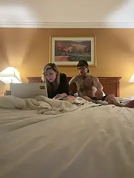 Snapshot of Darkcrowncouple chatting on 02.28.26 Darkcrowncouple online show from 02.28.26