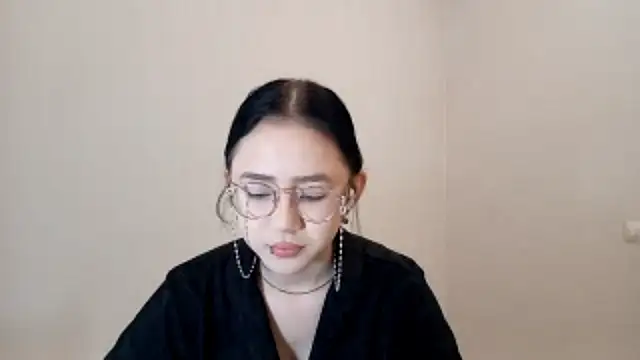 Snapshot of SolvedGlobe chatting on 04.25.26 SolvedGlobe online show from 04.25.26