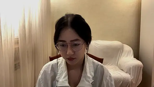 Snapshot of SolvedGlobe chatting on 05.11.26 SolvedGlobe online show from 05.11.26