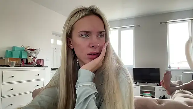 Snapshot of Naughtyblondex chatting on 06.29.26 Naughtyblondex online show from 06.29.26