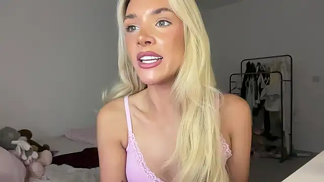 Snapshot of Naughtyblondex chatting on 07.30.26 Naughtyblondex online show from 07.30.26