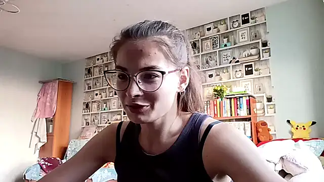 Snapshot of JInaMillsap chatting on 04.13.26 JInaMillsap online show from 04.13.26