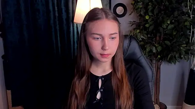 OliviaLang online show from 04.02.26
