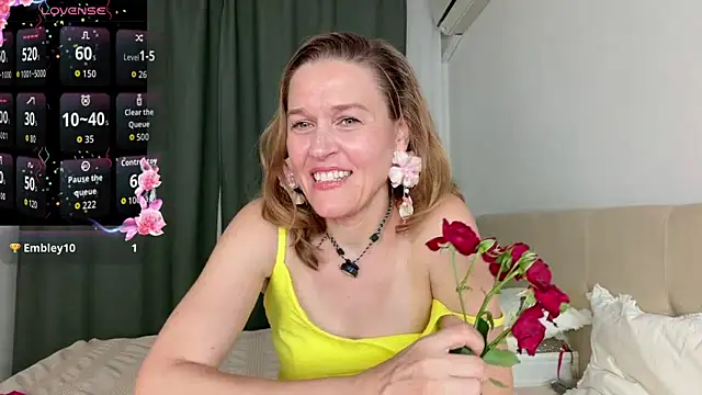 Snapshot of Lizacams chatting on 06.11.26 Lizacams online show from 06.11.26