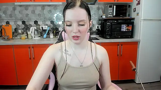 Snapshot of Mary_Blu chatting on 02.01.25 Mary Blu online show from 02.01.25