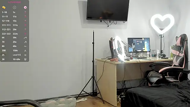 Snapshot of Mary_Blu chatting on 10.10.25 Mary Blu online show from 10.10.25