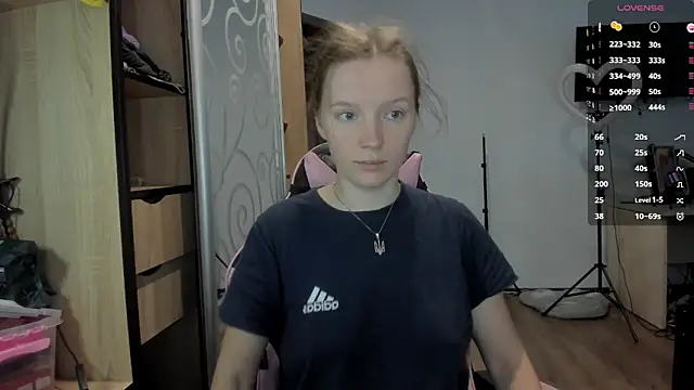 Snapshot of Mary_Blu chatting on 10.13.25 Mary Blu online show from 10.13.25