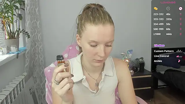 Snapshot of Mary_Blu chatting on 11.16.25 Mary Blu online show from 11.16.25