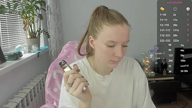 Snapshot of Mary_Blu chatting on 11.20.25 Mary Blu online show from 11.20.25