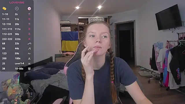 Snapshot of Mary_Blu chatting on 11.29.25 Mary Blu online show from 11.29.25