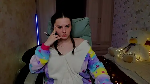 LoraTempt online show from 04.16.26