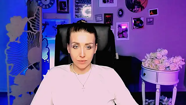 Snapshot of MonicaRiley chatting on 03.10.26 MonicaRiley online show from 03.10.26