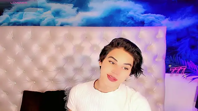 Snapshot of Valentiina_Foxx chatting on 06.26.26 Valentiina Foxx online show from 06.26.26