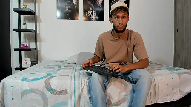 Snapshot of TedyX99 chatting on 04.02.26 TedyX99 online show from 04.02.26