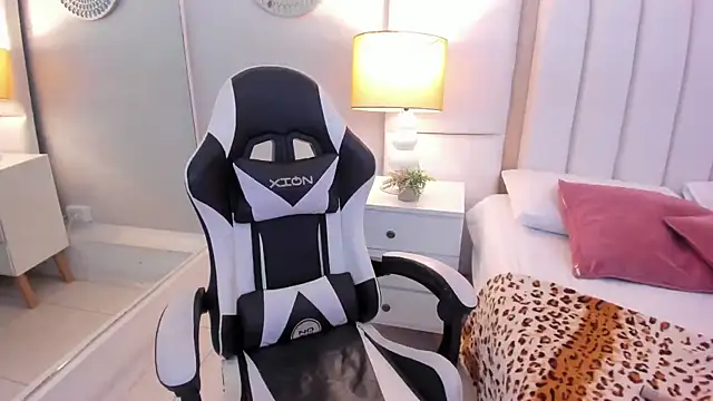 EllaEvanzz online show from 03.07.26